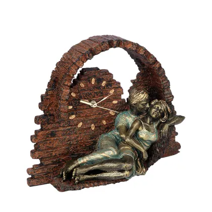 Zdjęcie Awangardowy zegar ze statuetką