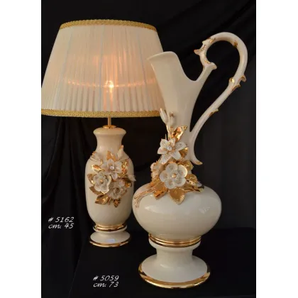 Zdjęcie Elegancka lampa i wazon dekoracyjny z ceramiki do salonu