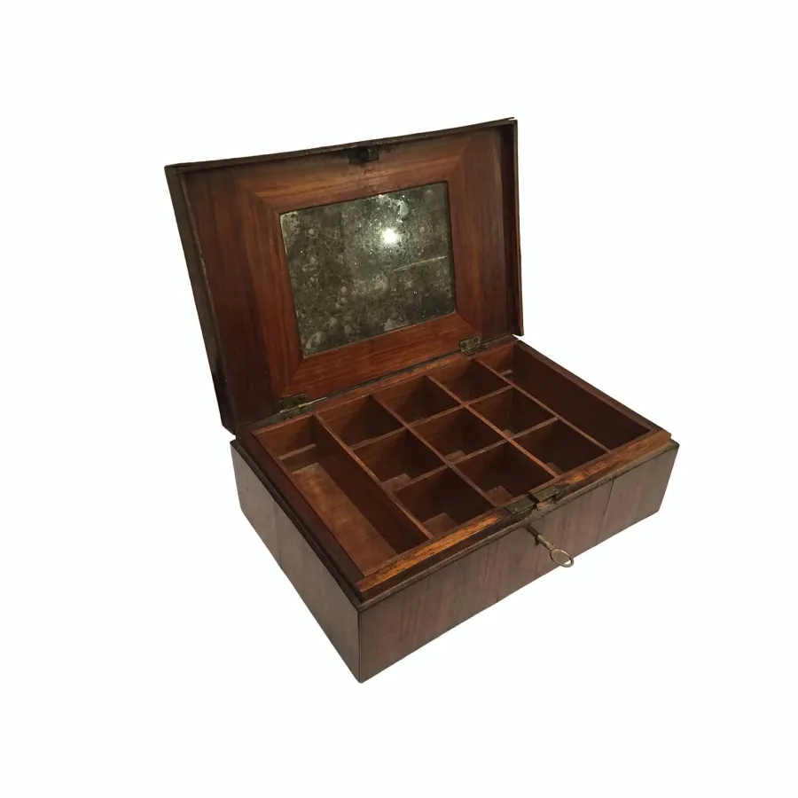 obrazek 3 Pudełko na biżuterię z lusterkiem pod pokrywą i wnętrzem podzielonym na jedenaście przegródek