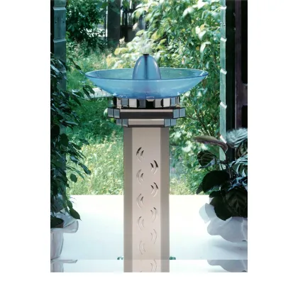 Zdjęcie Stylowa ręcznie grawerowana fontanna ze szlifowanego kryształu