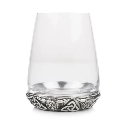 Zdjęcie Szklanka do napoju z podstawą z pewteru zdobiona motywem górskiej krowy – niezapomniany prezent