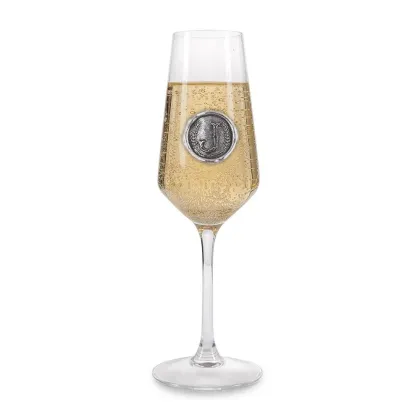 Zdjęcie Personalizowany kieliszek do szampana z cynową stylizowaną literą „J” – prezent dla niego lub dla niej