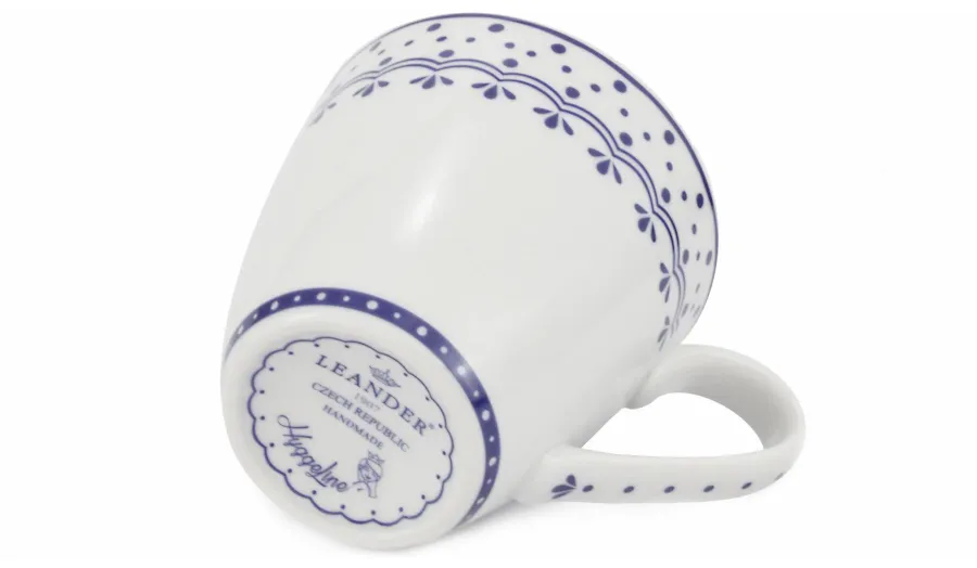 obrazek 2 Stylowy czeski kubek z porcelany zdobiony subtelnym niebieskim motywem - wariant 1 - Leander