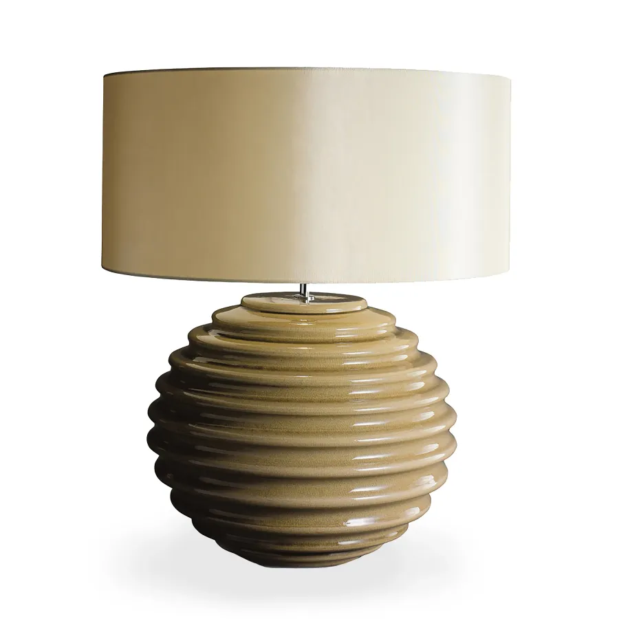 obrazek 1 Średniej wielkości lampa stołowa H.23xL.29xP.29 cm
