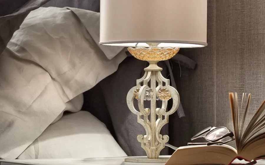 obrazek 5 Olśniewająca lampa w złotym kolorze do sypialni - Masiero