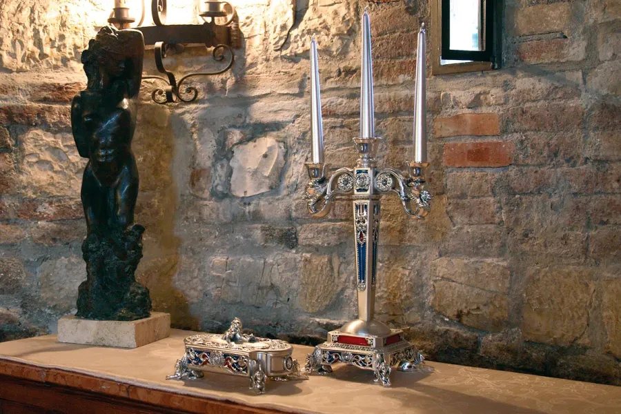 picture 2 Beautiful ornamental candlestick for one candle