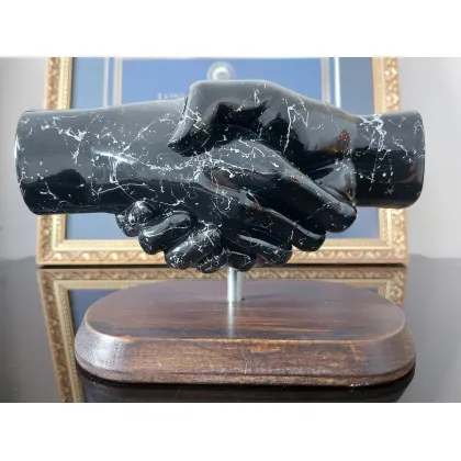 Zdjęcie Uścisk dłoni - luksusowa statuetka na biurko