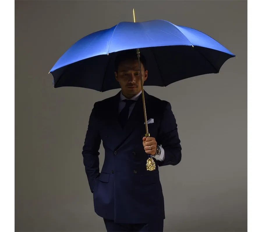 obrazek 9 Stylowy niebieski parasol męski z rączką w kształcie złotej głowy lwa – Pasotti