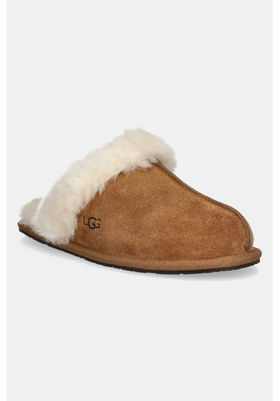 obrazek 1 UGG Kapcie zamszowe Scuffette II 1106872.CHE
