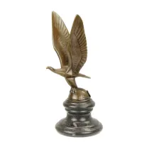 Picture A prestigious sculpture of a soaring eagle on a globe made of bronze