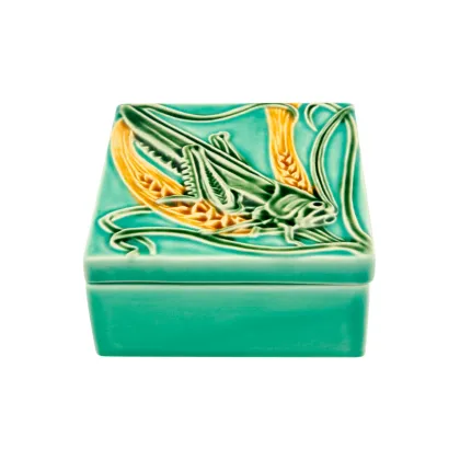 Picture A unique ceramic box with the image of a grasshopper - Bordallo Pinheiro