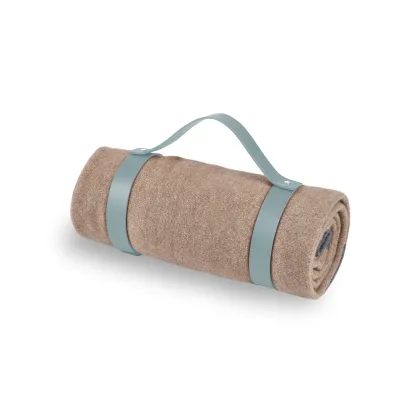 Zdjęcie Jasnoniebieski skórzany pas do koca