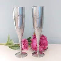 Zdjęcie Piękny stylowy zestaw kieliszków do szampana z pewteru ze wzorem z Claddagh