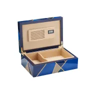 Zdjęcie Piękne stylowe pudełko na cygara z cedru