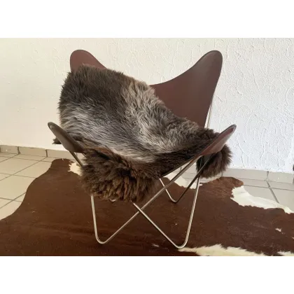 Zdjęcie Stylowy dywan ze skóry owczej do nowoczesnych wnętrz