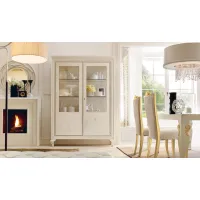 Picture Albert display cabinet, two-door, white glaze with decoration, crown molding, gold keys - Avenanti
