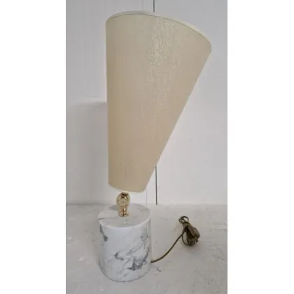 Zdjęcie Stylowa lampa stołowa z podstawą z białego marmuru i kloszem w kolorze kości słoniowej – Il Paralume Marina