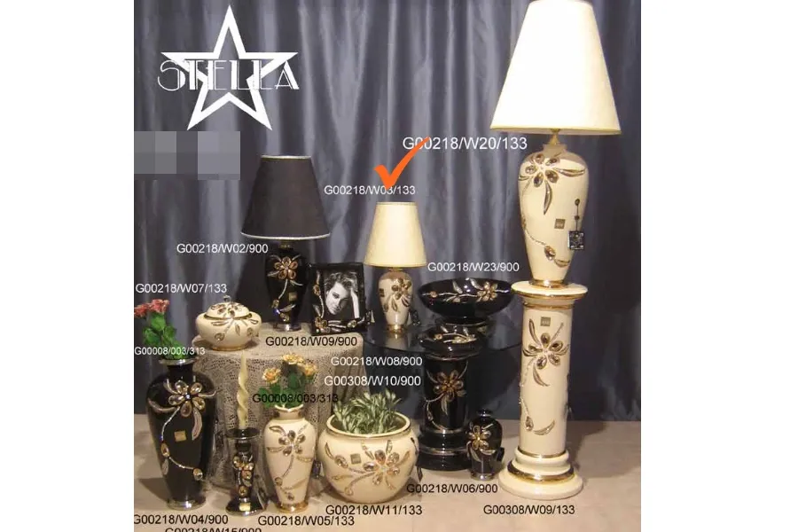 obrazek 1 Beżowa ceramiczna lampa zdobiona złotem i kryształkami Swarovskiego