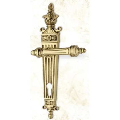 Zdjęcie Stylowa klamka drzwiowa na małym zestawie płyt – Il Paralume Marina