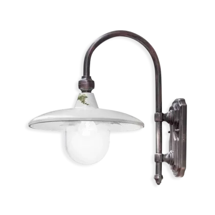 Zdjęcie Klasyczna zewnętrzna włoska lampa naścienna