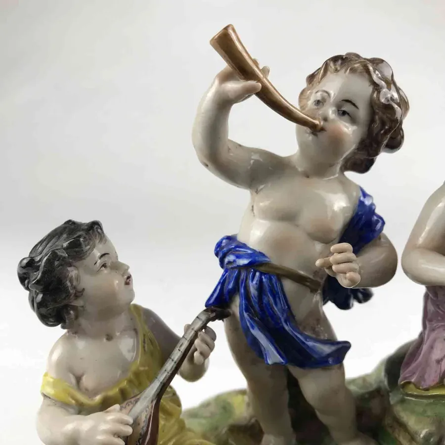 obrazek 8 Grupa muzycznych aniołków z polichromowanej i złoconej porcelany, ręcznie malowana
