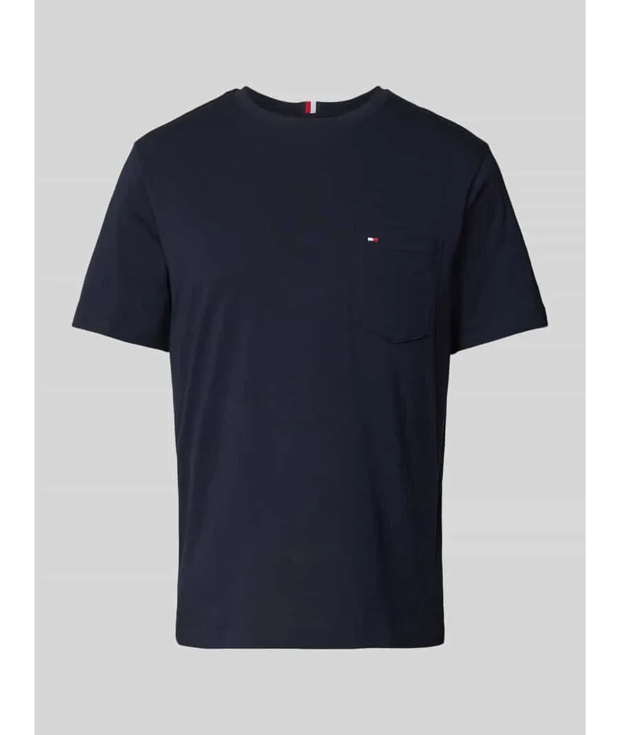 obrazek 1 T-shirt z kieszenią na piersi