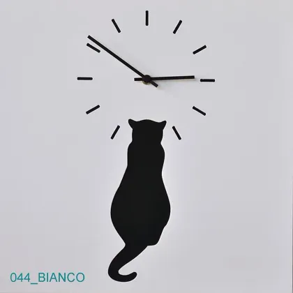 Zdjęcie Biały zegar ścienny z czarnym kotem