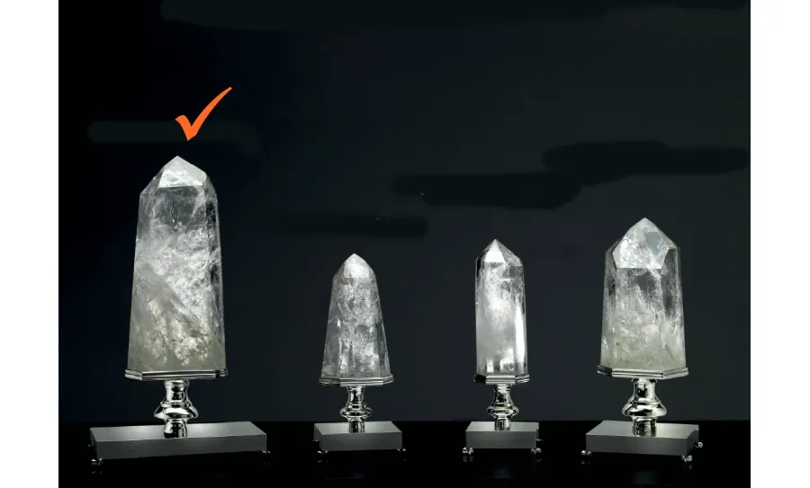 obrazek 1 Ciekawa kryształowa szpilka na niklowanej mosiężnej podstawie