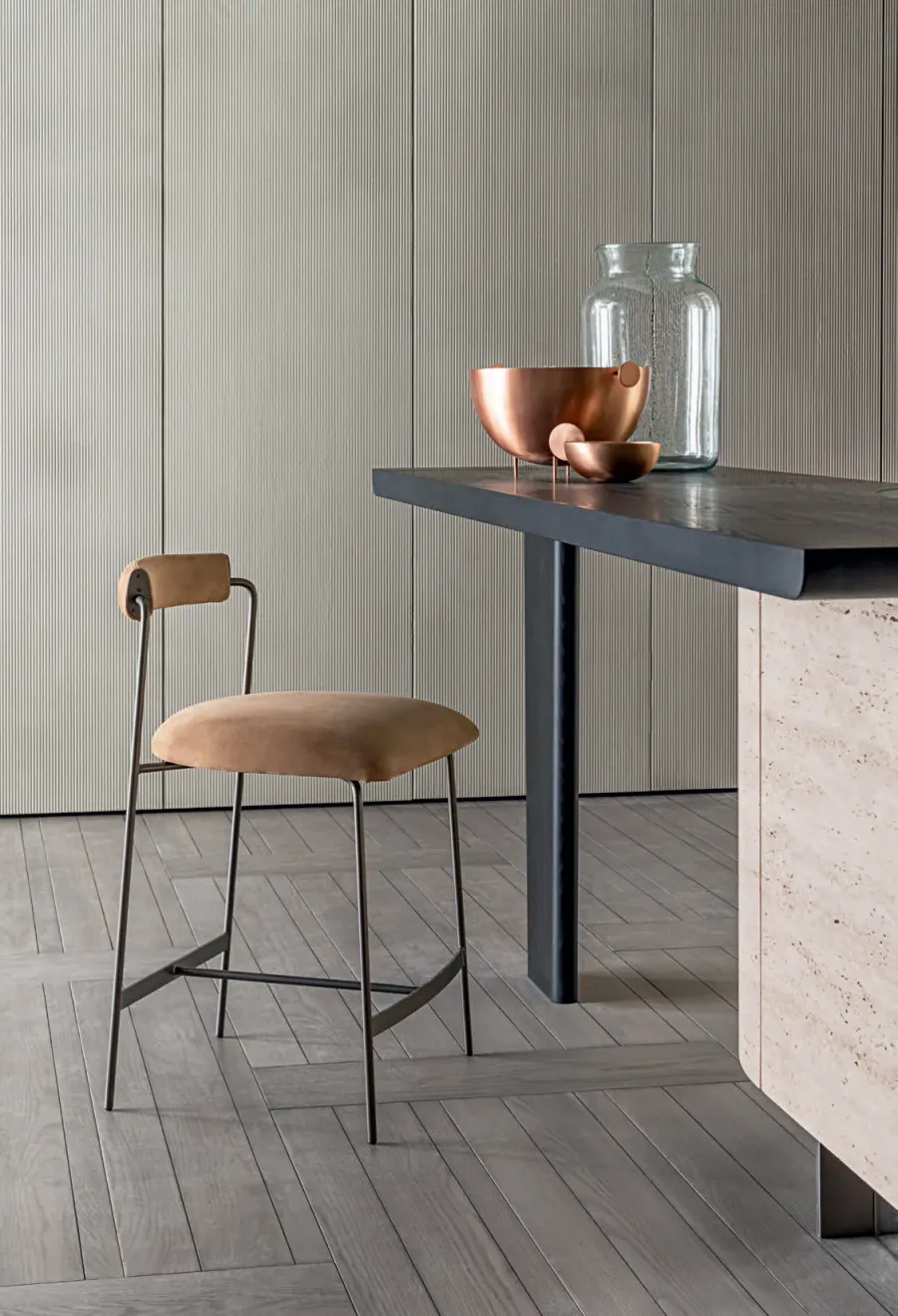obrazek 1 Elegancki stołek kuchenny w stylu minimalistycznym