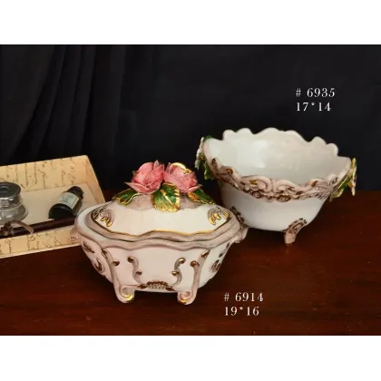 Zdjęcie Niezwykły pojemnik i misa ceramiczna w stylu barokowym