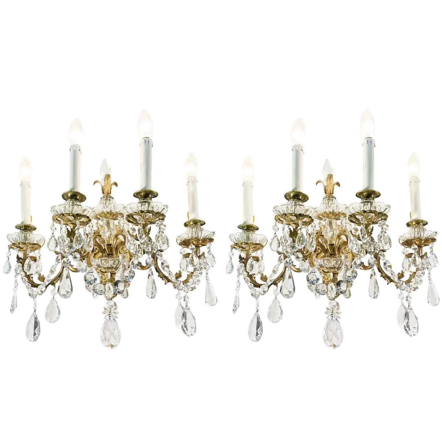 Zdjęcie A pair of four-armed crystal and bronze wall lamps, early 20th century