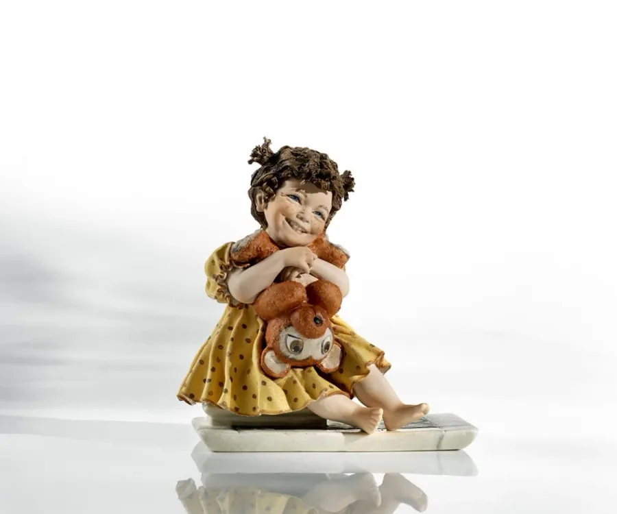 obrazek 1 Porcelanowa lalka dziewczynki z misiem - Sibania