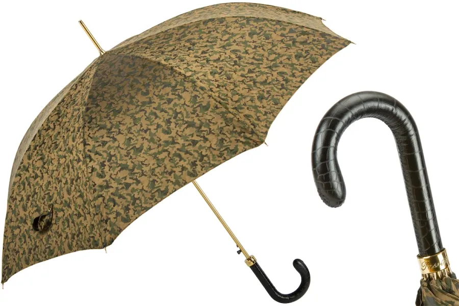 obrazek 1 Wyjątkowy parasol męski w brązowo zielonym wzorze kamuflażu ze skórzaną rączką – Pasotti