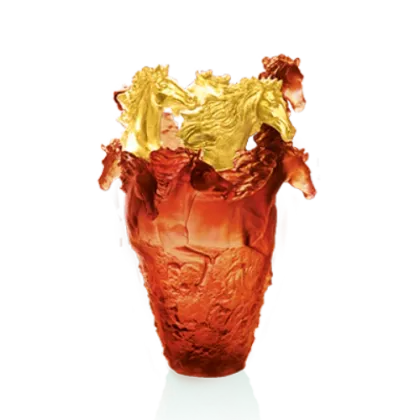 Zdjęcie Dwukolorowy wazon zdobiony motywem koni z limitowanej edycji – marka Daum