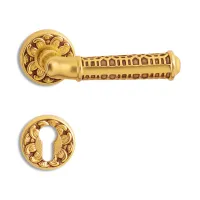 Zdjęcie Ekskluzywna klamka drzwiowa Giza z dolną rozetą na klucz lub wkładkę