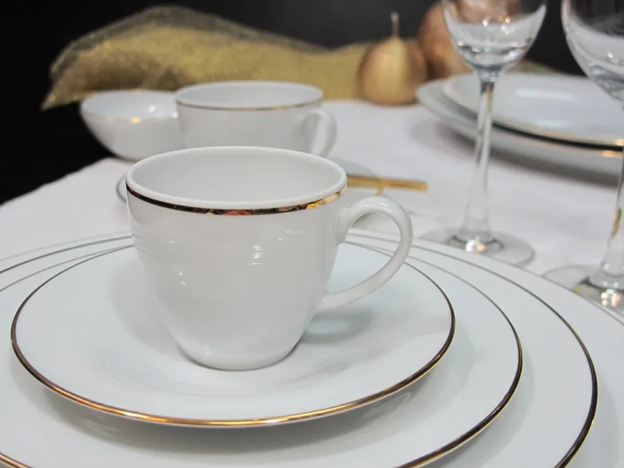 obrazek 16 Cudowna porcelanowa zastawa dla 12 osobowej rodziny - Porcel