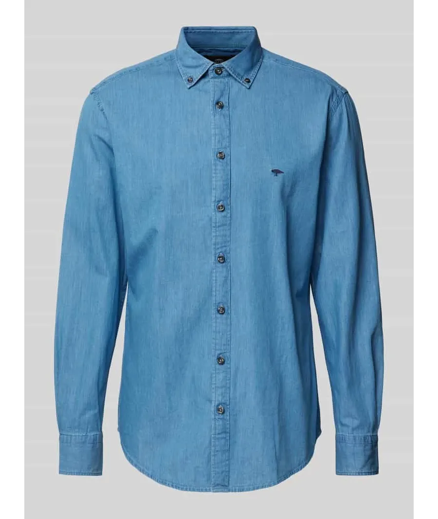 obrazek 1 Koszula jeansowa o kroju slim fit z wyhaftowanym logo