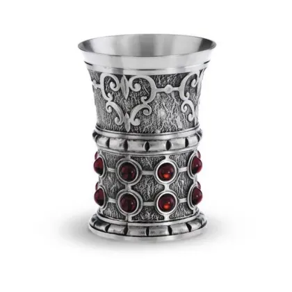 Zdjęcie Niesamowity kufel do piwa z pewteru i rubinami