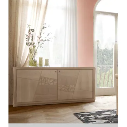 Zdjęcie Elegancka włoska trzydrzwiowa komoda z drewna