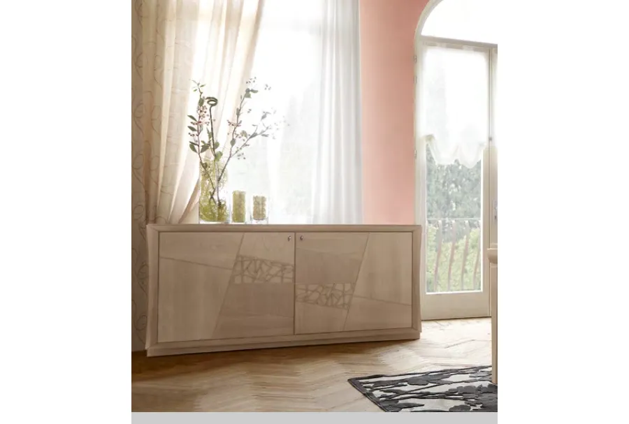 obrazek 1 Elegancka włoska trzydrzwiowa komoda z drewna