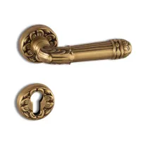 Picture Beautiful Lille door handle on a round sign