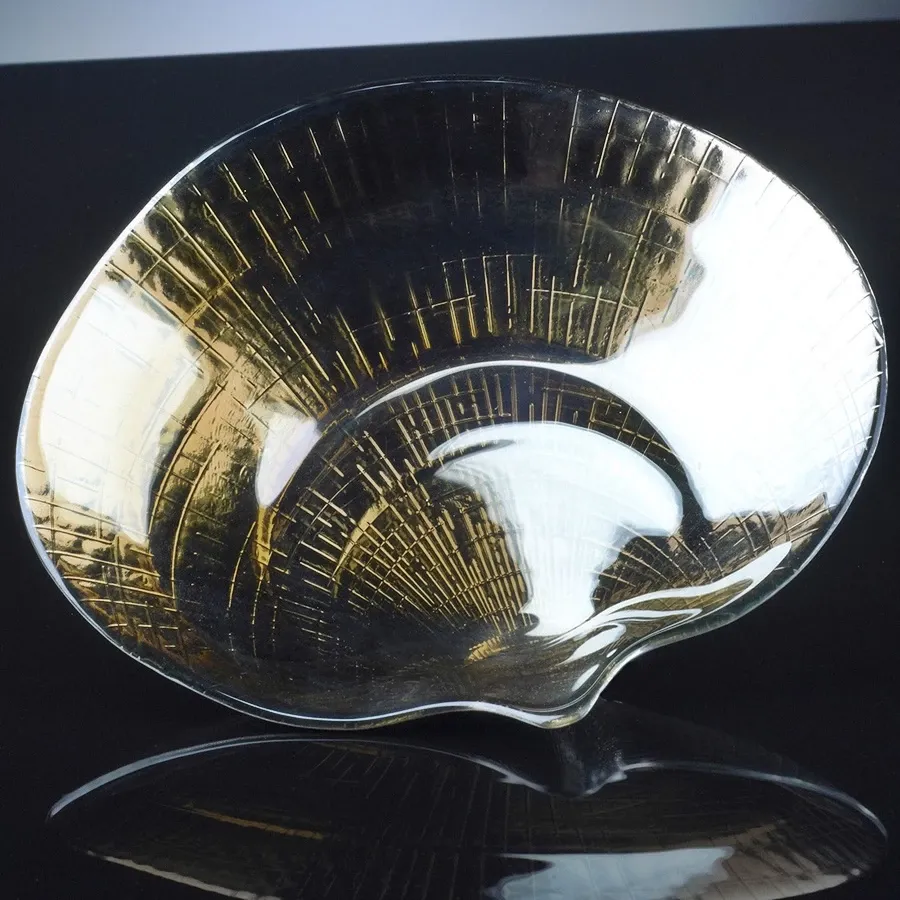 picture 2 Avant-garde glass plate from Plate Dark Gold collection
