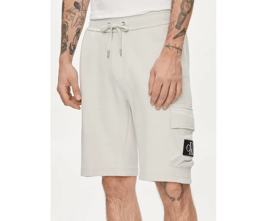 obrazek 1 Calvin Klein Jeans Szorty sportowe Monologo Badge J30J325132 Szary Regular Fit