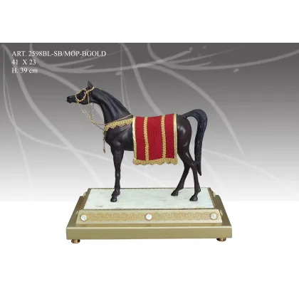 Zdjęcie Królewski koń na eleganckiej podstawie