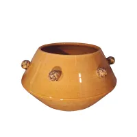 Zdjęcie Piękna włoska ceramiczna waza o oryginalnym kształcie