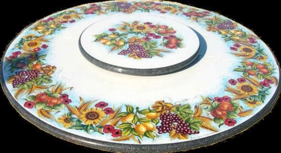 obrazek 1 Blat ogrodowy z obrotowym środkiem wykonany z lawy z motywem owoców i kwiatów - Ceramiche Valchida
