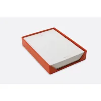 Zdjęcie Prestiżowy skórzany pojemnik na papier w kolorze pomarańczowym - do gabinetu lub biura