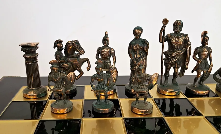 picture 5 Luxurious chess set with figures of Romans