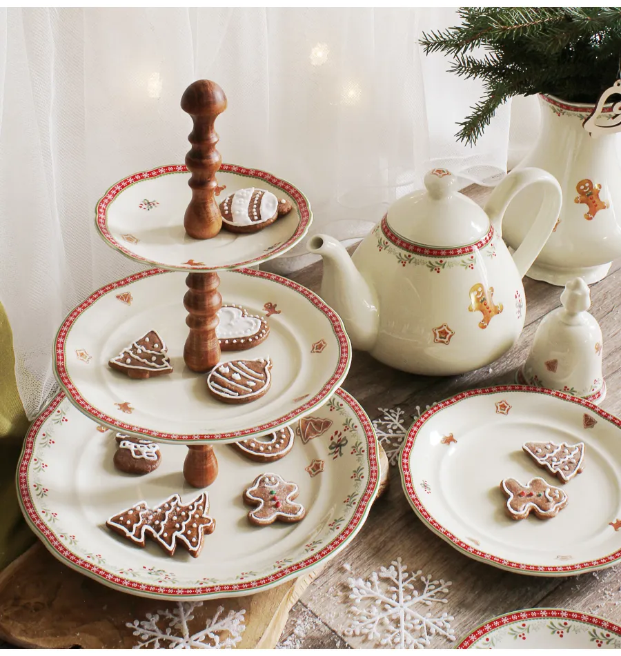obrazek 2 Wyjątkowy wazon z porcelany w kolorze kości słoniowej zdobiony świątecznym motywem – Leander