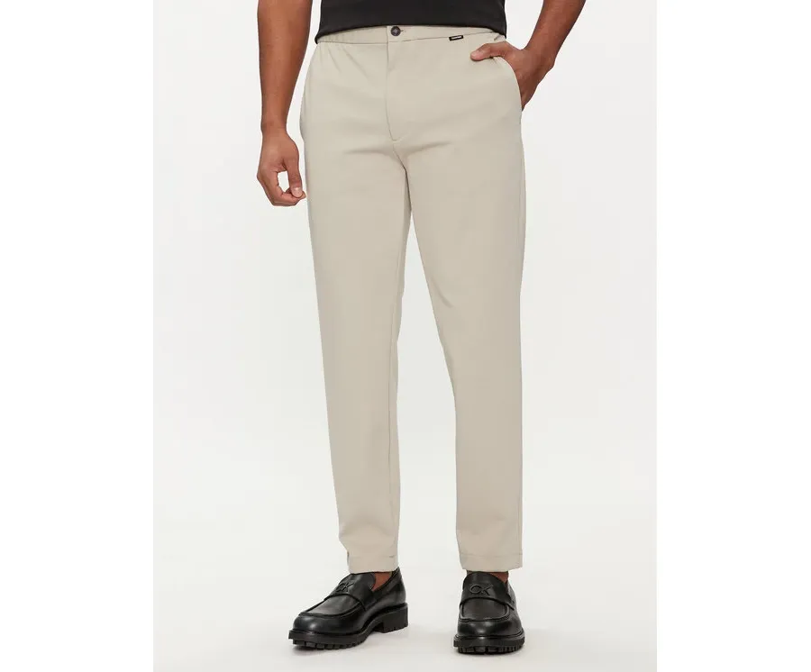 obrazek 1 Calvin Klein Spodnie materiałowe K10K113647 Beżowy Comfort Fit